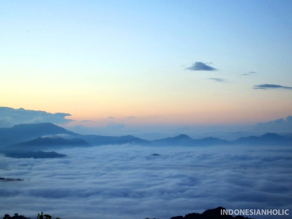 Lautan awan di Batutumonga