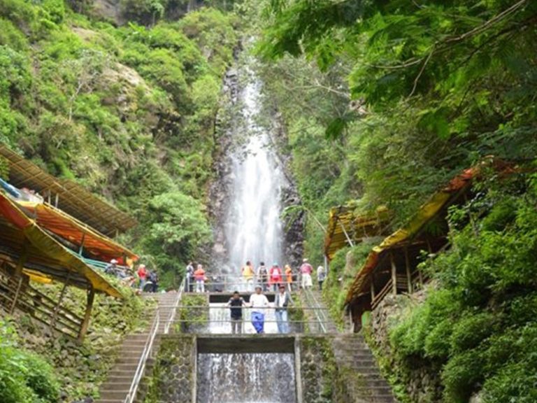 Air terjun Tirtosari